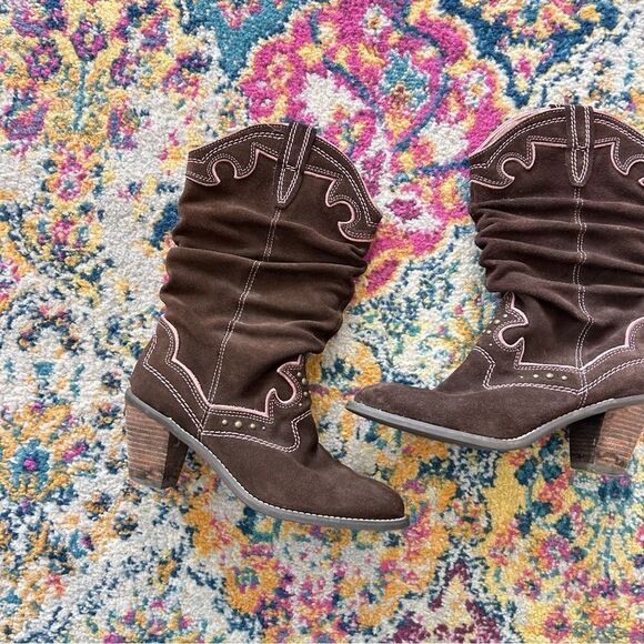 Iconic leather brown and pink contrast stitch cowboy boots - Picture 5 of 11